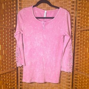 💰💰 American Age Y2K Pink long sleeved shirt w/ Lace Sleeves